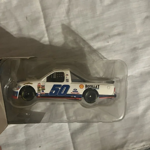 Shell  Racing Truck - Picture 5 of 6